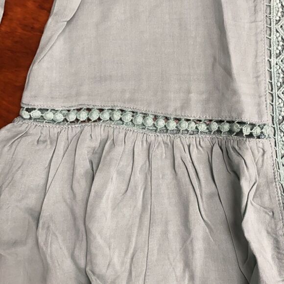 NWT Green Top - Picture 2 of 4